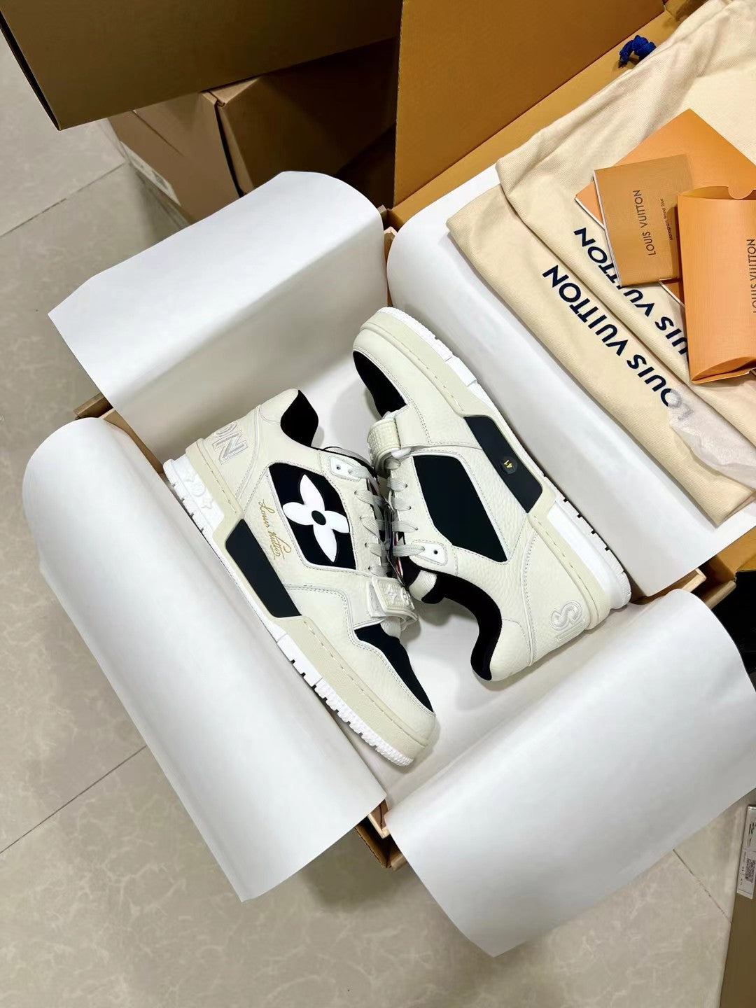 Louis Vuitton LV Trainer Sneakers for Men and Women β Premium Leather Designer Shoes
