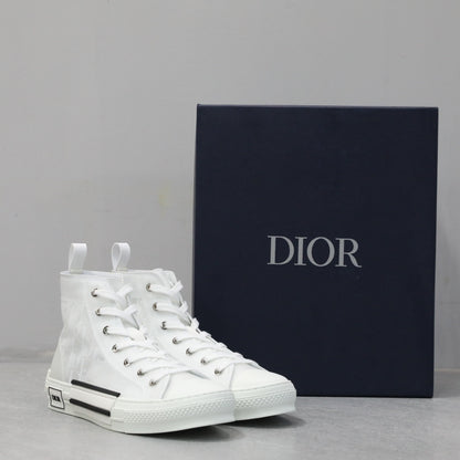 Designer Sneakers Shoes – Lifestyle Sneakers, Latest Sneakers