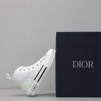 Designer Sneakers Shoes – Lifestyle Sneakers, Latest Sneakers