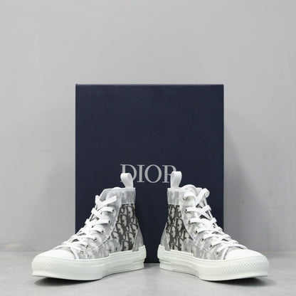 Designer Sneakers Shoes – Lifestyle Sneakers, Latest Sneakers