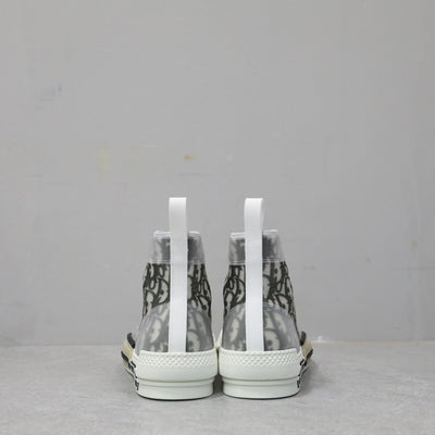 Designer Sneakers Shoes – Lifestyle Sneakers, Latest Sneakers