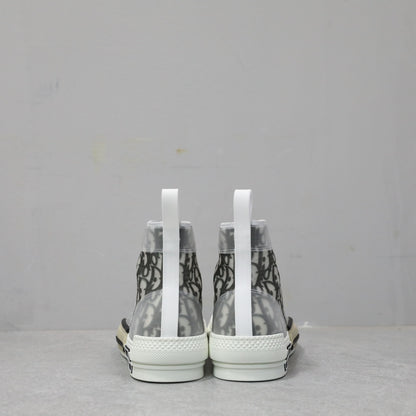 Designer Sneakers Shoes – Lifestyle Sneakers, Latest Sneakers