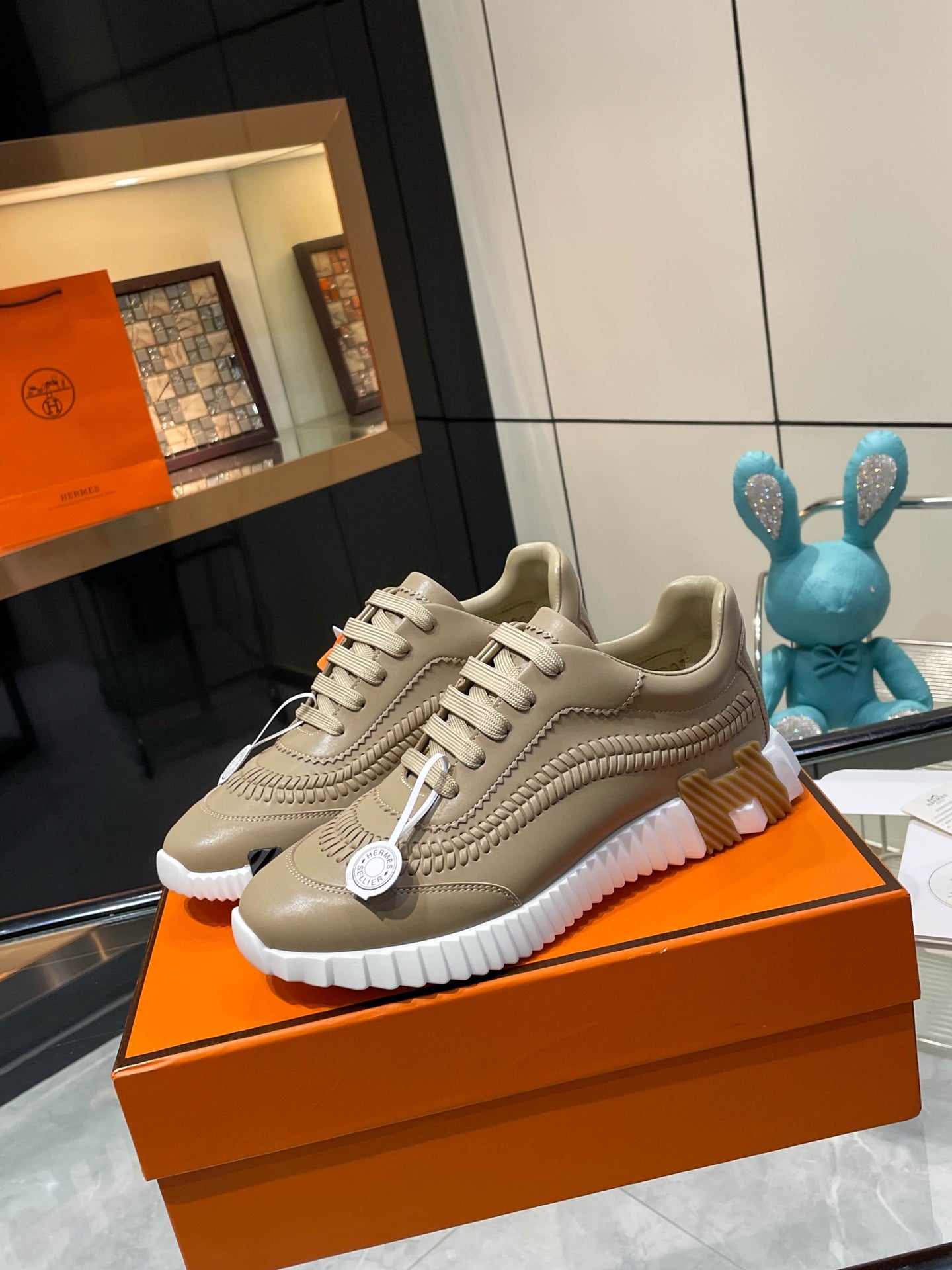 Designer Sneakers Shoes – Sneakers Shoes, Lifestyle Running Shoes, Latest Sneaker